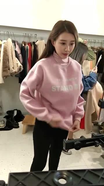 网红吃瓜换衣服,时尚与娱乐的完美融合